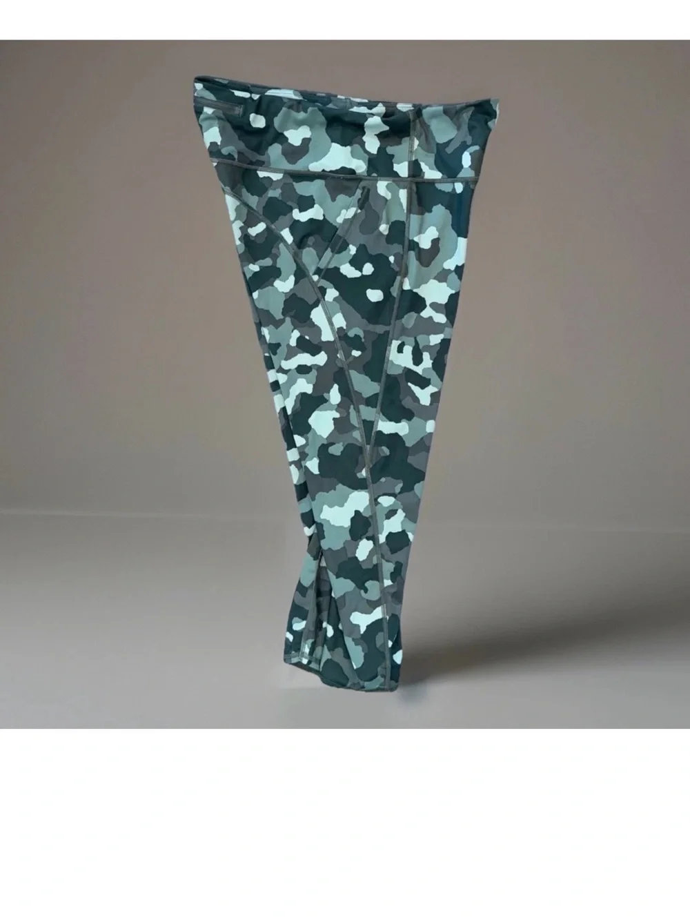 ATHLETA Lightning Camo 7/8 Size XL Leggings